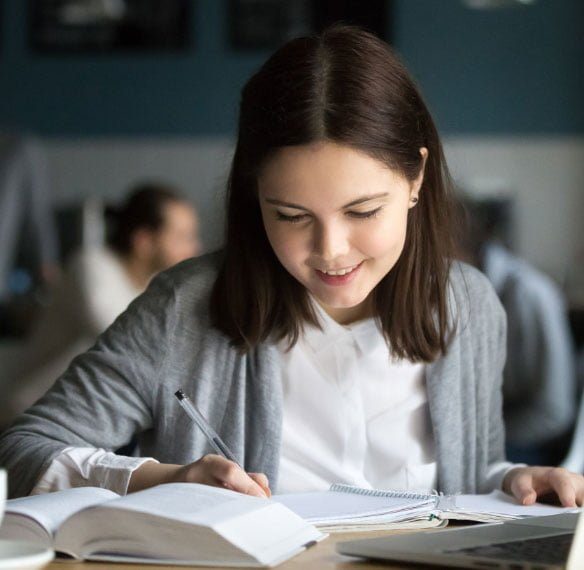 shutterstock_1079701130@2x reading