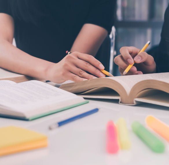 shutterstock_1662477916@2x desk with open books